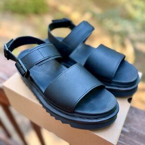 Dr Martens Women’s Voss Platform Fisherman Sandal, Black Hydro Leather, Size 9